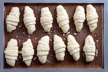 Croissant on two lines