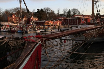 maritimer Flair im idyllischen Hafen von Eckernförde