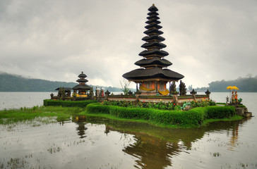 Fototapeta na wymiar Pura Ulun Danu Bratan, Hindu temple on Bratan lake, Bali, Indonesia..