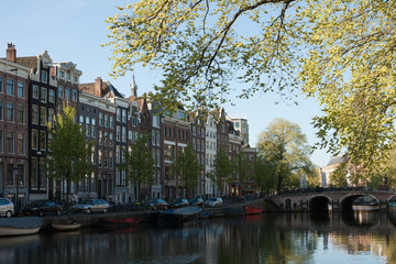 Fototapeta na wymiar Улицы Амстердама весной