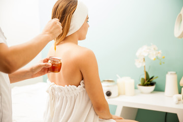 Obraz na płótnie Canvas Hair removal using honey at a spa