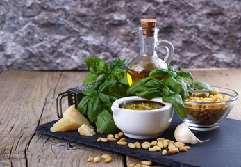 Obraz na płótnie Canvas Pesto sauce and ingredients