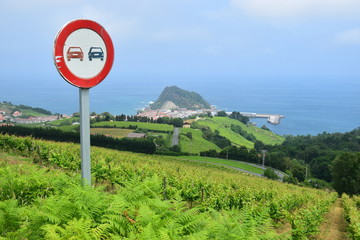 Gefährliche Wegführung mit Überholverbot