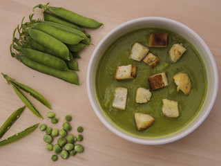 pea soup with croutons