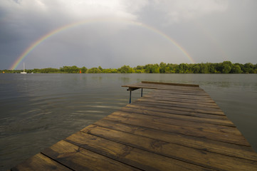 Wschód słońca nad jeziorem © Mike Mareen