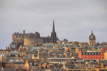Naklejka premium Old town Edinburgh and Edinburgh castle