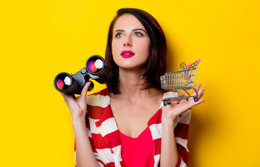 young woman with cart and binoculars © Masson
