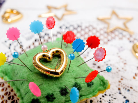 Marking pins, hearts, stars
