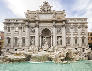 Fototapeta na wymiar Fontana de Trevi en Roma