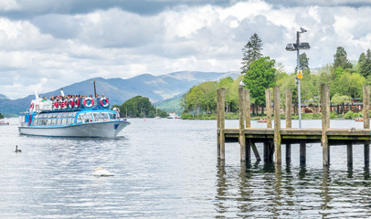 Naklejka premium Ship docking at pier