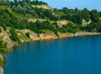 Obraz premium Lake in abandoned granite quarry