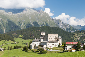 Fototapeta na wymiar Castle Naudersberg, Austria