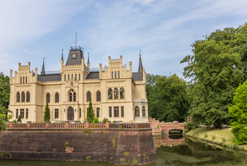Fototapeta na wymiar Side view of the Evenburg mansion in Leer