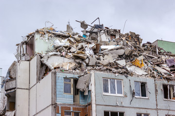 Dismantling homes after gas explosion in an apartment