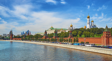 Obraz premium Widok na Kreml za rzeką Moskwy