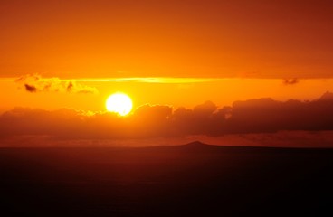 Obraz premium Heavy cloudscape by sunset