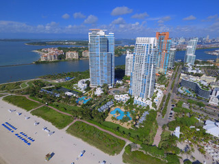 Fototapeta na wymiar Aerial image of a beachfront scene in Miami Beach