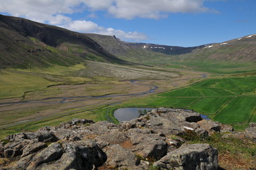 Fototapeta na wymiar Mountain valley in Iceland