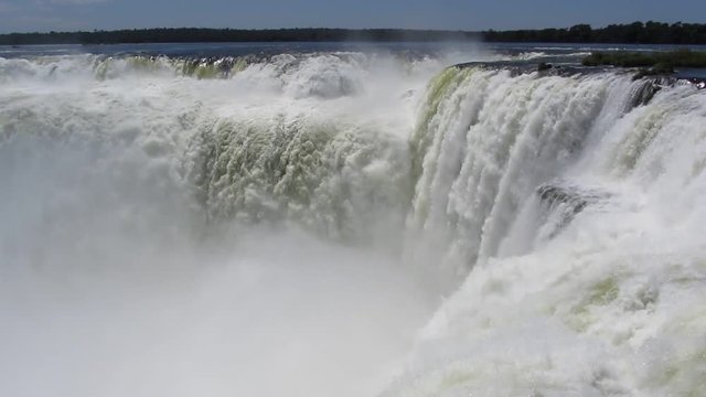 Una de las 7 maravillas del mundo, las cataratas del Iguaz&uacute; en todo su explendor