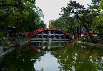 Fototapeta na wymiar Taiko Bashi (Drum Bridge) at Sumiyoshi Taisha in Osaka, japan