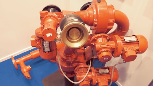Remote-controlled, powerful fire nozzle to extinguish large fires