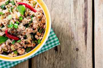 Spicy minced pork salad
