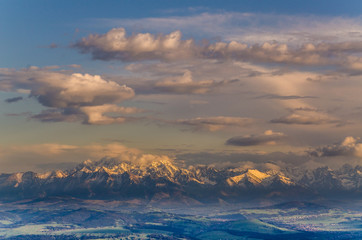 Gorce,Turbacz ,Lubań panorama na Tatry ,krzyż papieski na Lubaniu