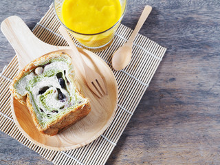 Sesame bread with beans and pumpkin soup