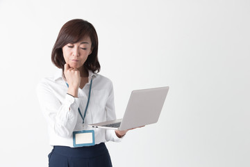 OLポートレート・ミドル女性(白バック)