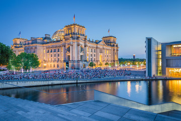Naklejka premium Berlin Reichstag with Spree river in twilight, Berlin, Germany