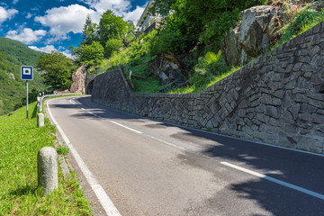 Pass Straße Tunnel Einfahrt