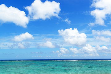 沖縄の美しい海と空