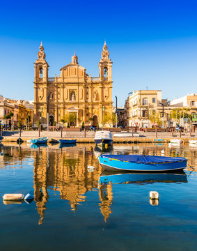 &Eacute;glise paroissiale de Msida Marina en face du petit port, sur l'&icirc;le de Malte