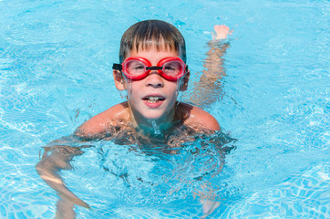 Fototapeta premium teen in swimming pool