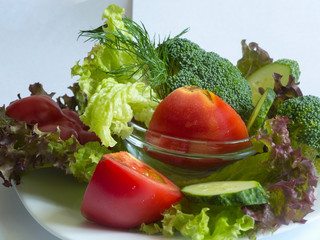 A plate of fresh vegetables