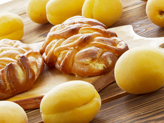 cake with jam and apricots