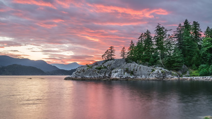 Obraz premium colorful sunset clouds over whytecliff park West Vancouver Canada