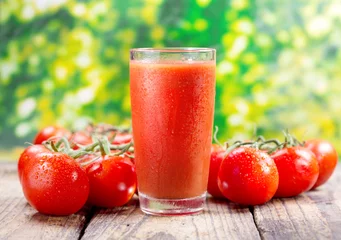 Poster de jardin Jus glass of tomato juice on wooden table