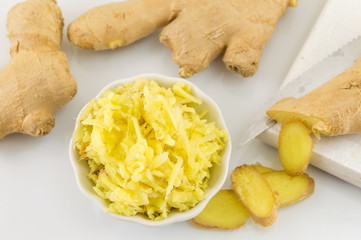 Raw ginger root, whole, sliced, chopped