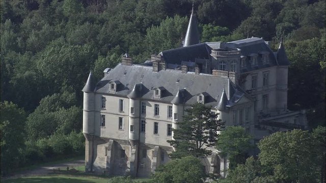 Castle At Cires Les Mello