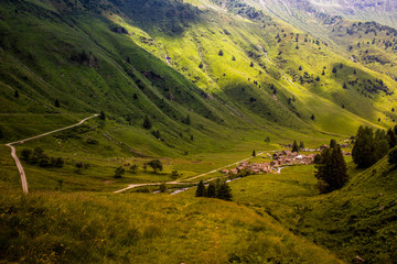 Naklejka premium Clouds cover village on a mountaing view (Ponte di legno, Case d