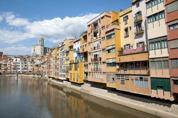 Fototapeta na wymiar Colorful Houses in Onyar River - Girona - Spain