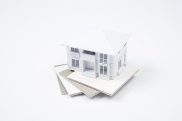 マイホームの壁の色を決めるイメージフォト