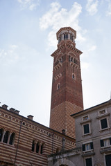 Fototapeta na wymiar Torre dei Lamberti