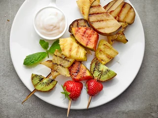 Tuinposter grilled fruits on wooden skewers © Mara Zemgaliete