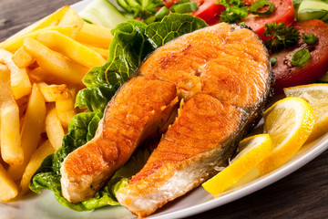 Fried salmon and vegetables