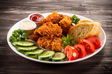 Fried chicken nuggets and vegetables 