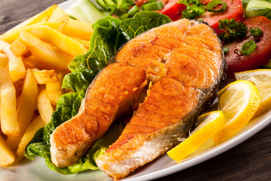 Fried salmon and vegetables