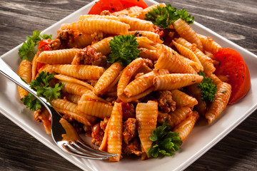 Pasta with meat, tomato sauce and vegetables 