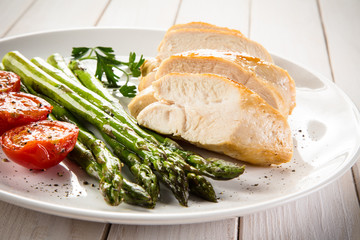 Roast chicken fillets and vegetables